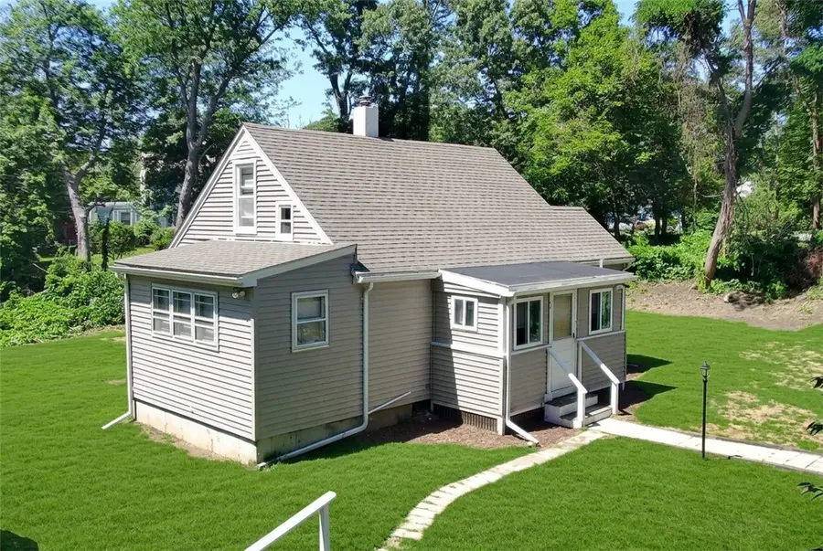 21 Narragansett Road, Cumberland, RI 02864 - #2