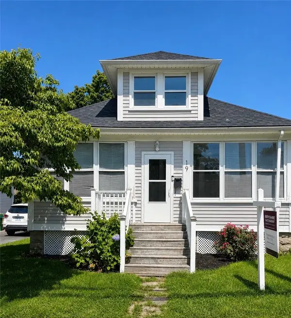 19 Dryden Boulevard, Warwick, RI 02888