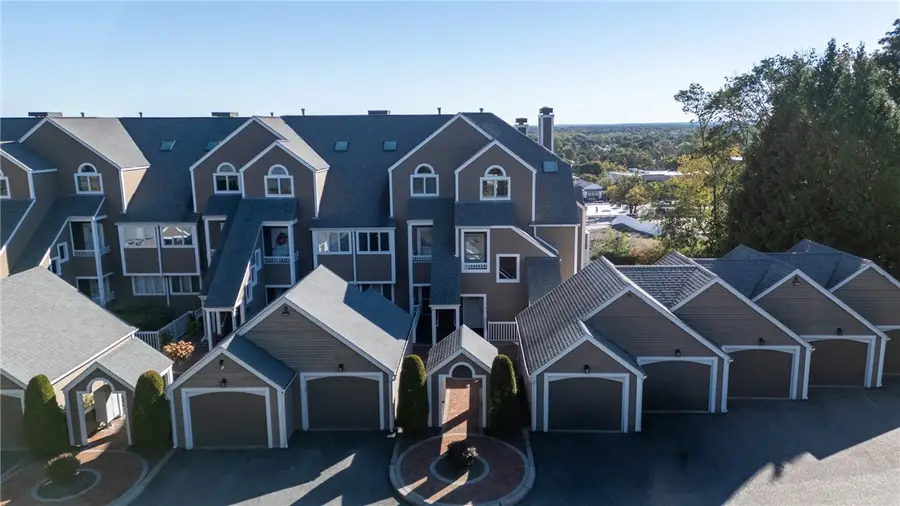 400 Meshanticut Valley Parkway #16, Cranston, RI 02920 - #3