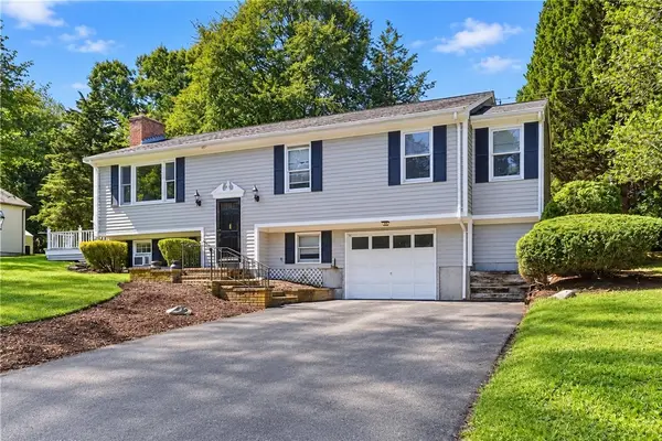 1 Evangeline Court, Bristol, RI 02809