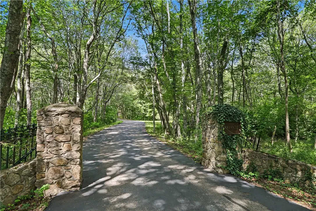 555 Carpenter Lane, Saunderstown, RI 02874 - #1