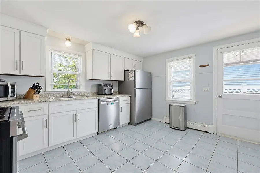 30 Briggs Street, Cranston, RI 02920 - #2