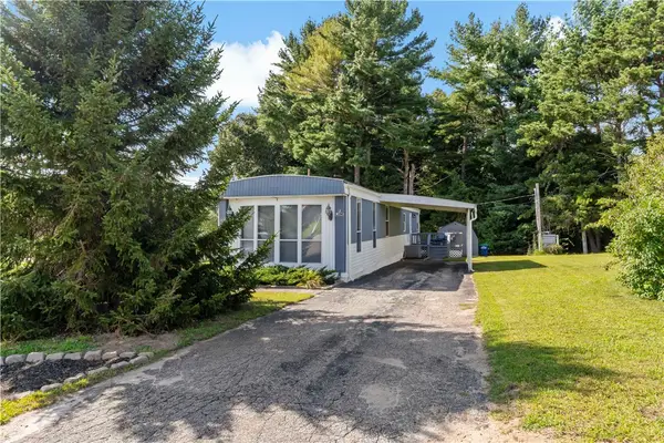 5 Lane #f, Coventry, RI 02816