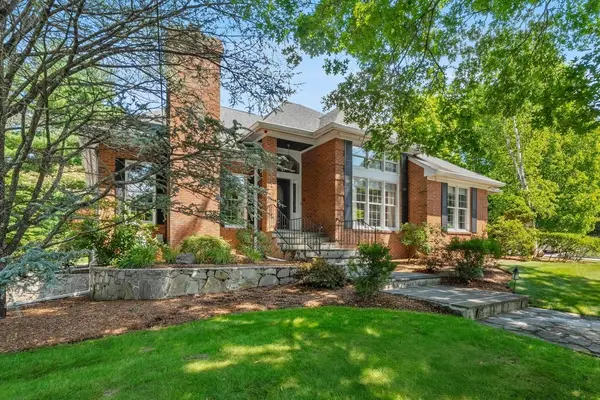 1 Mulberry Court, East Greenwich, RI 02818