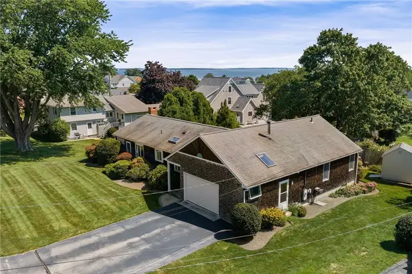 22 Noble Street, Narragansett, RI 02882
