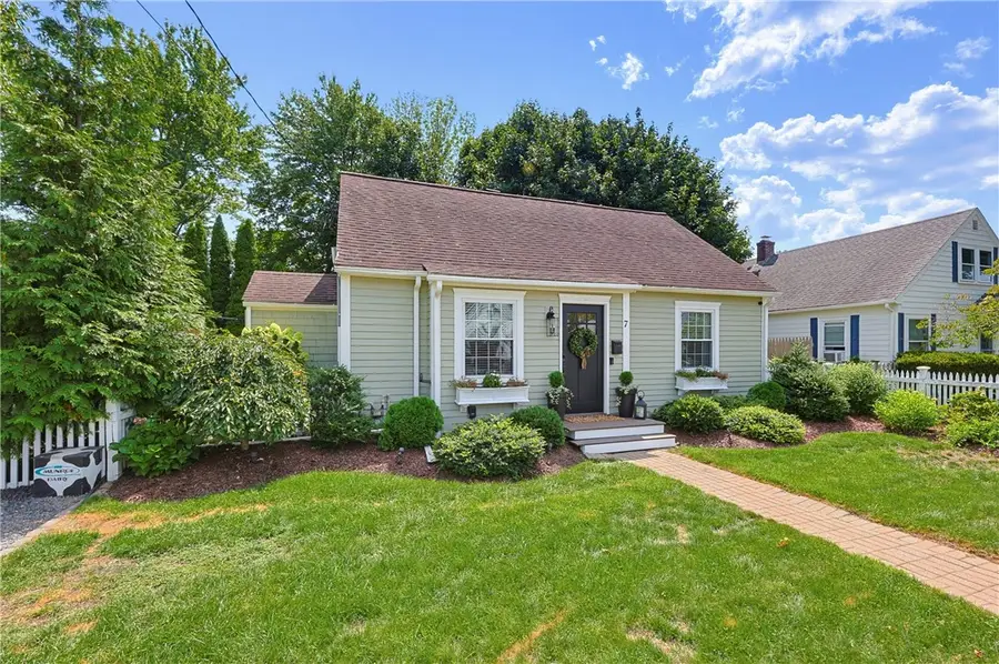 7 Whipple Avenue, Barrington, RI 02806 - #2