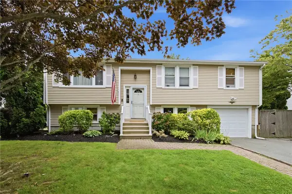 30 Lock Lane, Portsmouth, RI 02871