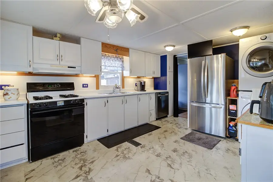 46 Lowell Avenue, Pawtucket, RI 02861 - #3