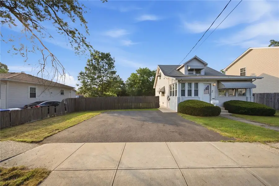 42 Riverview Avenue, Pawtucket, RI 02860 - #3