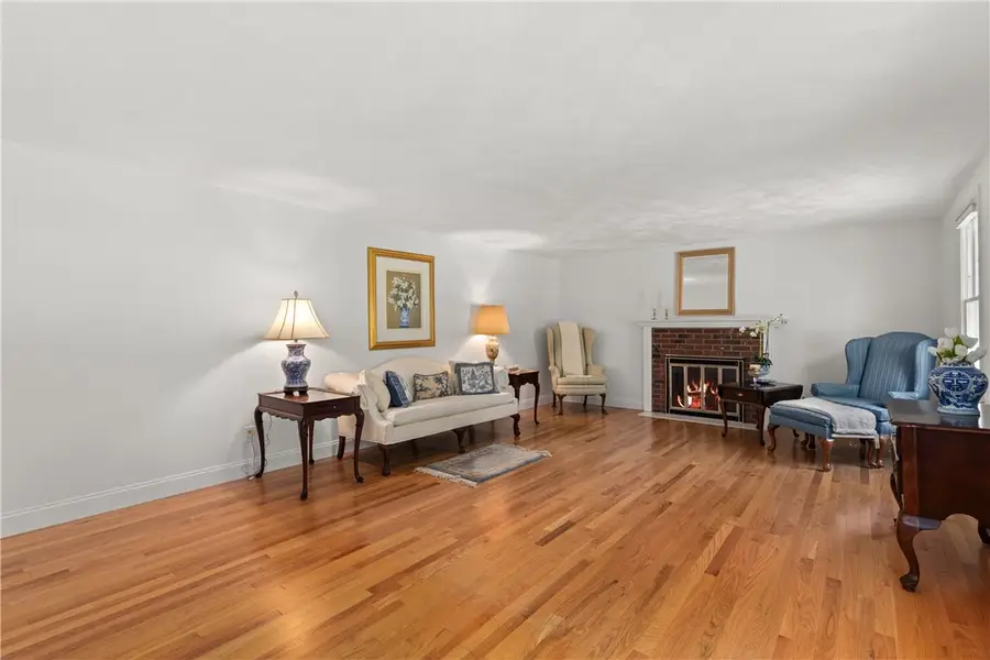 46 Middle Road, East Greenwich, RI 02818 - #3