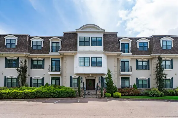 1404 South County Trail #203, East Greenwich, RI 02818