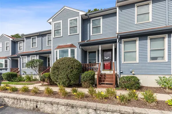 200 Heroux Boulevard #203, Cumberland, RI 02864