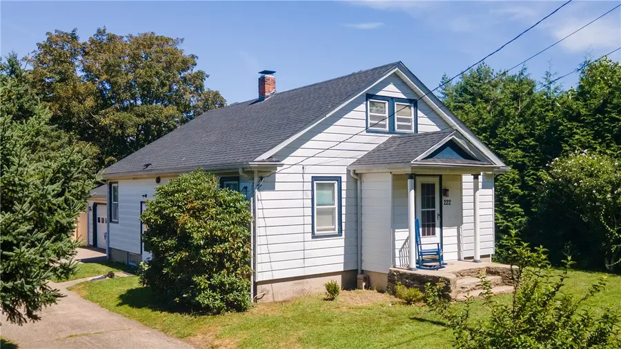 222 Peckham Avenue, Middletown, RI 02842 - #3