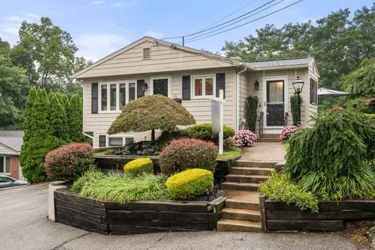 20 Dewey Avenue, North Providence, RI 02911