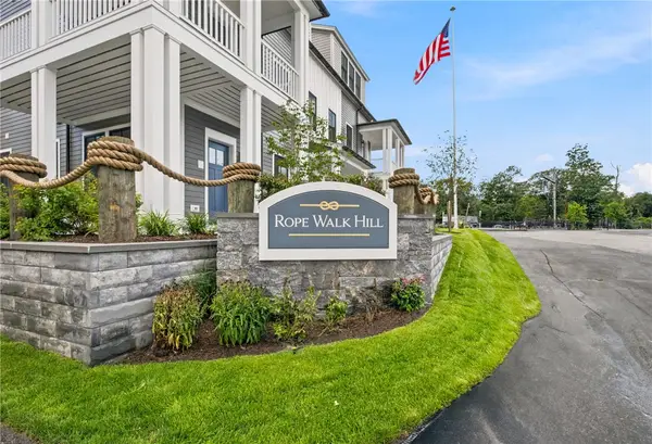 67 Queen Street #2B, East Greenwich, RI 02818