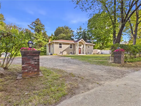 11 Winsor Park Way, Glocester, RI 02857