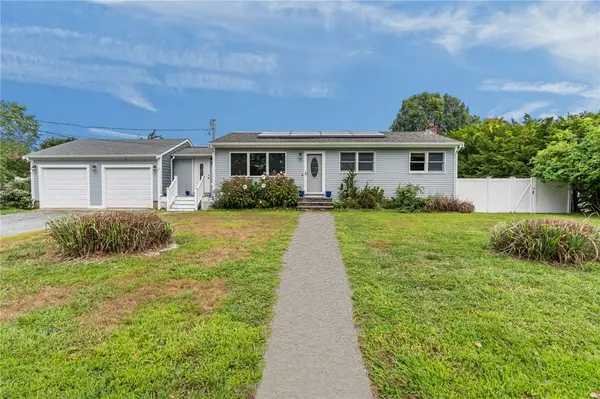 21 Massachusetts Boulevard, Portsmouth, RI 02871