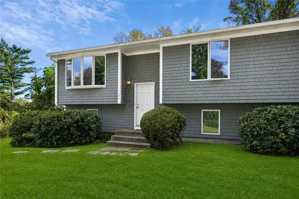 17 Clara Lane, Narragansett, RI 02882
