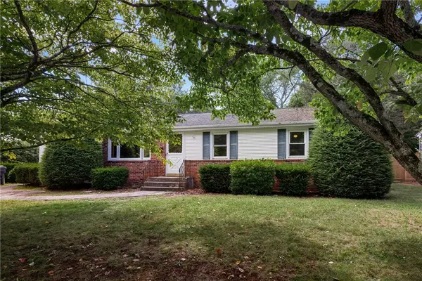 108 Longfellow Drive, Warwick, RI 02818
