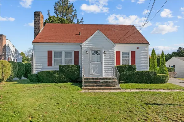 74 Valley Road, Middletown, RI 02842