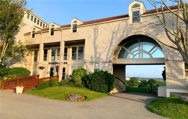 65 Ridge Road, Newport, RI 02840