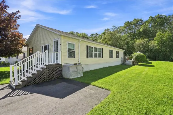 40 Blackbird Court, Tiverton, RI 02878
