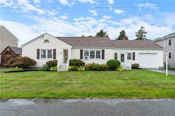 8 Wheeler Avenue, Bristol, RI 02809