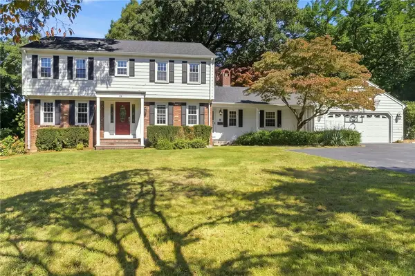 33 Old Oak Drive, Warwick, RI 02886
