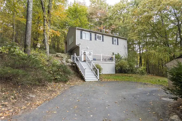 986 Knotty Oak Road, Coventry, RI 02816