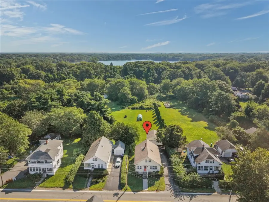 520 Middle Highway, Barrington, RI 02806 - #2