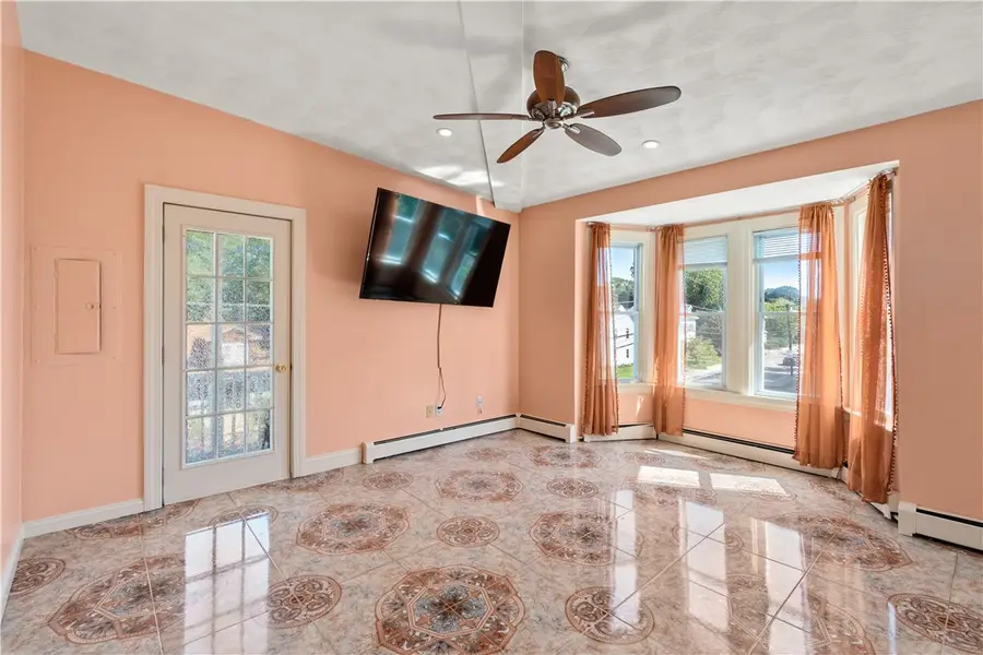 394 Great Road #3, Lincoln, RI 02865 - #3