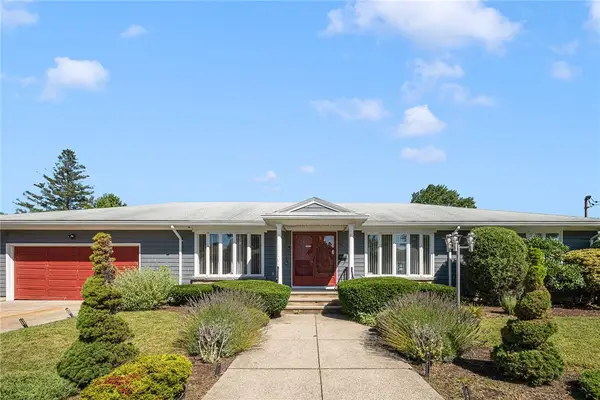 30 Wardlaw Court, Providence, RI 02908