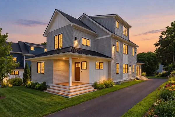 118 Newport Avenue, Middletown, RI 02842