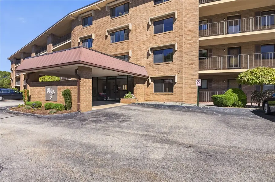 650 East Greenwich Avenue #3/405, West Warwick, RI 02890 - #2