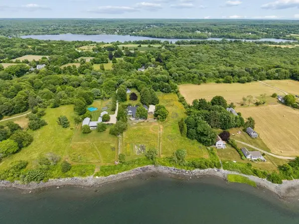 683 Neck Road, Tiverton, RI 02878