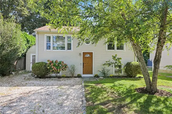 38 Lakeview Drive, Narragansett, RI 02882