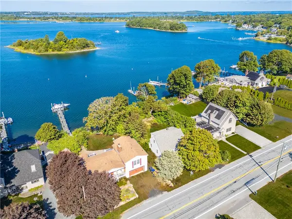 72 Point Road, Portsmouth, RI 02817