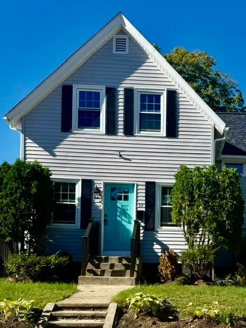 39 Marion Avenue S, Cranston, RI 02905