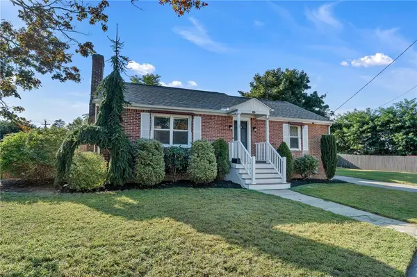 204 Knollwood Avenue, Cranston, RI 02910