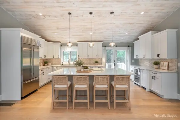 40 Lazywood Lane, Tiverton, RI 02878