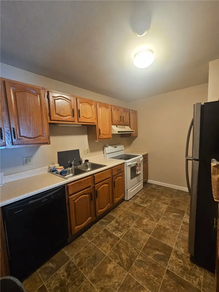 24 Village Court #24, West Warwick, RI 02893 - #3