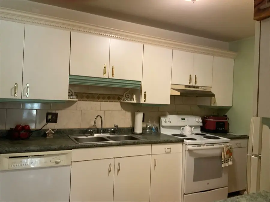 20 Village Court #20, West Warwick, RI 02893 - #3