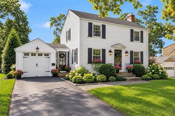 35 Hill Top Drive, Cranston, RI 02920
