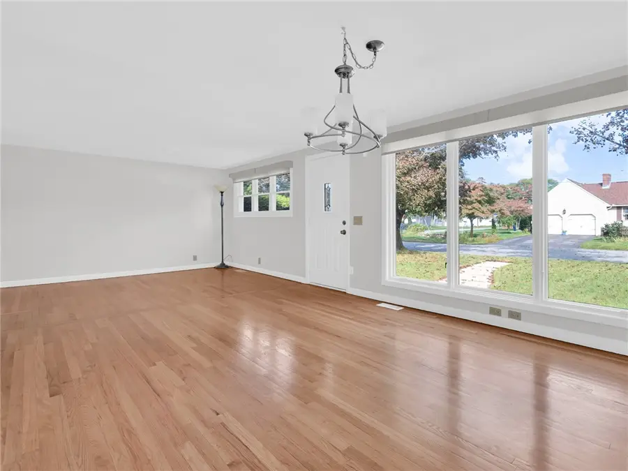 8 Gould Road, Cranston, RI 02921 - #3