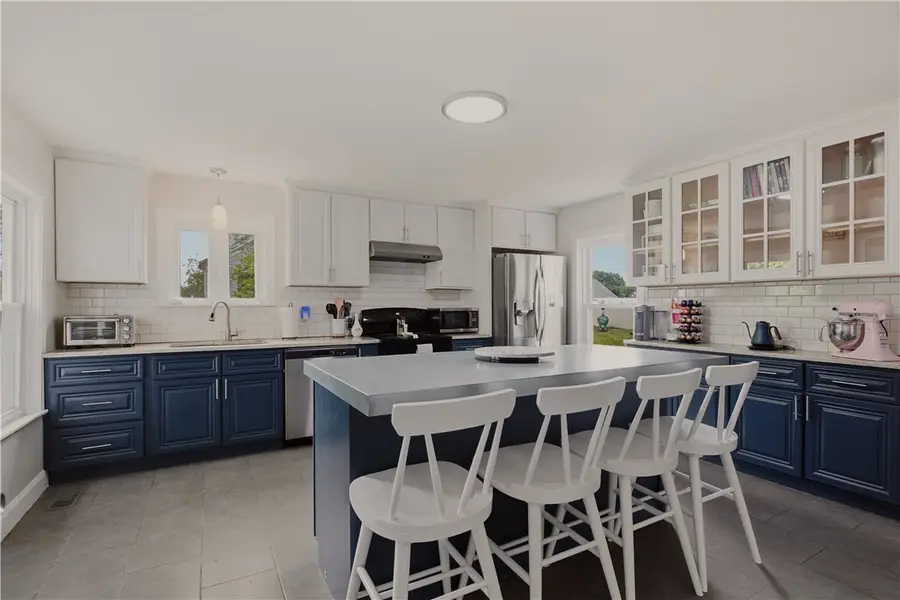 226 Turnpike Avenue, Portsmouth, RI 02871 - #3