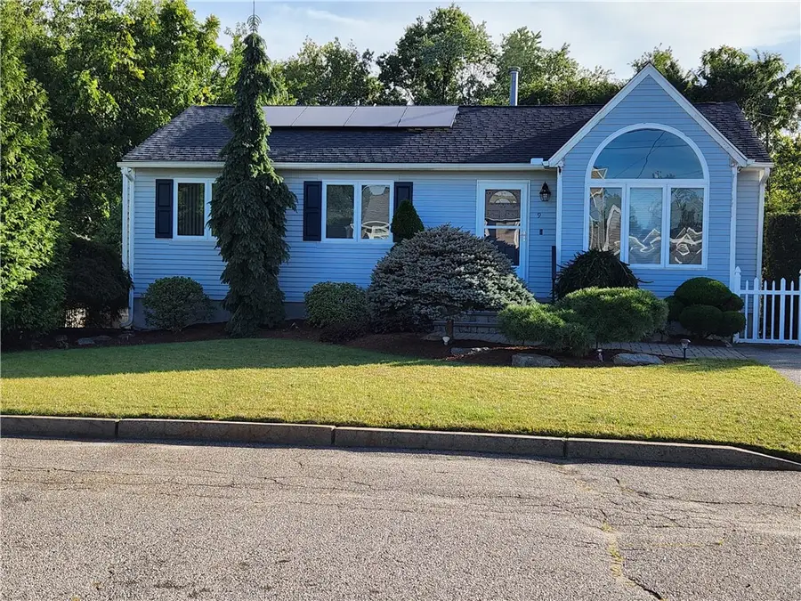 9 Mallory Court, Cranston, RI 02910 - #2