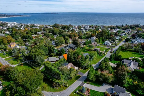 67 Earles Court, Narragansett, RI 02882