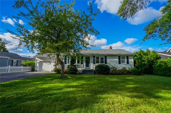 17 Academy Avenue, Bristol, RI 02809