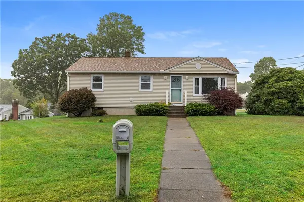 53 Fairgreen Drive, West Warwick, RI 02893