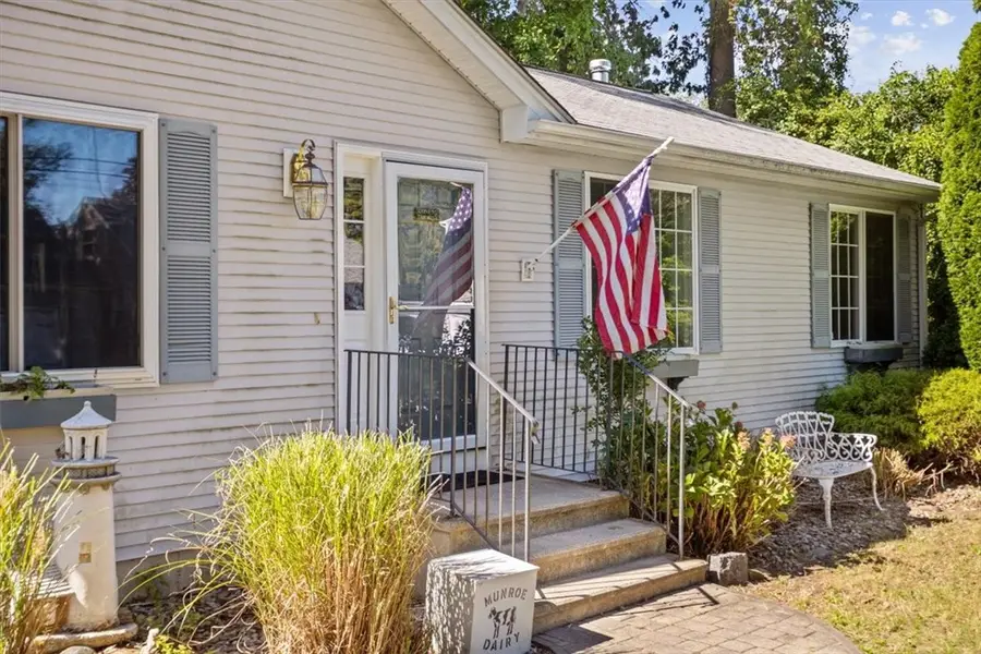 35 Kenwood Street, Warwick, RI 02889 - #3
